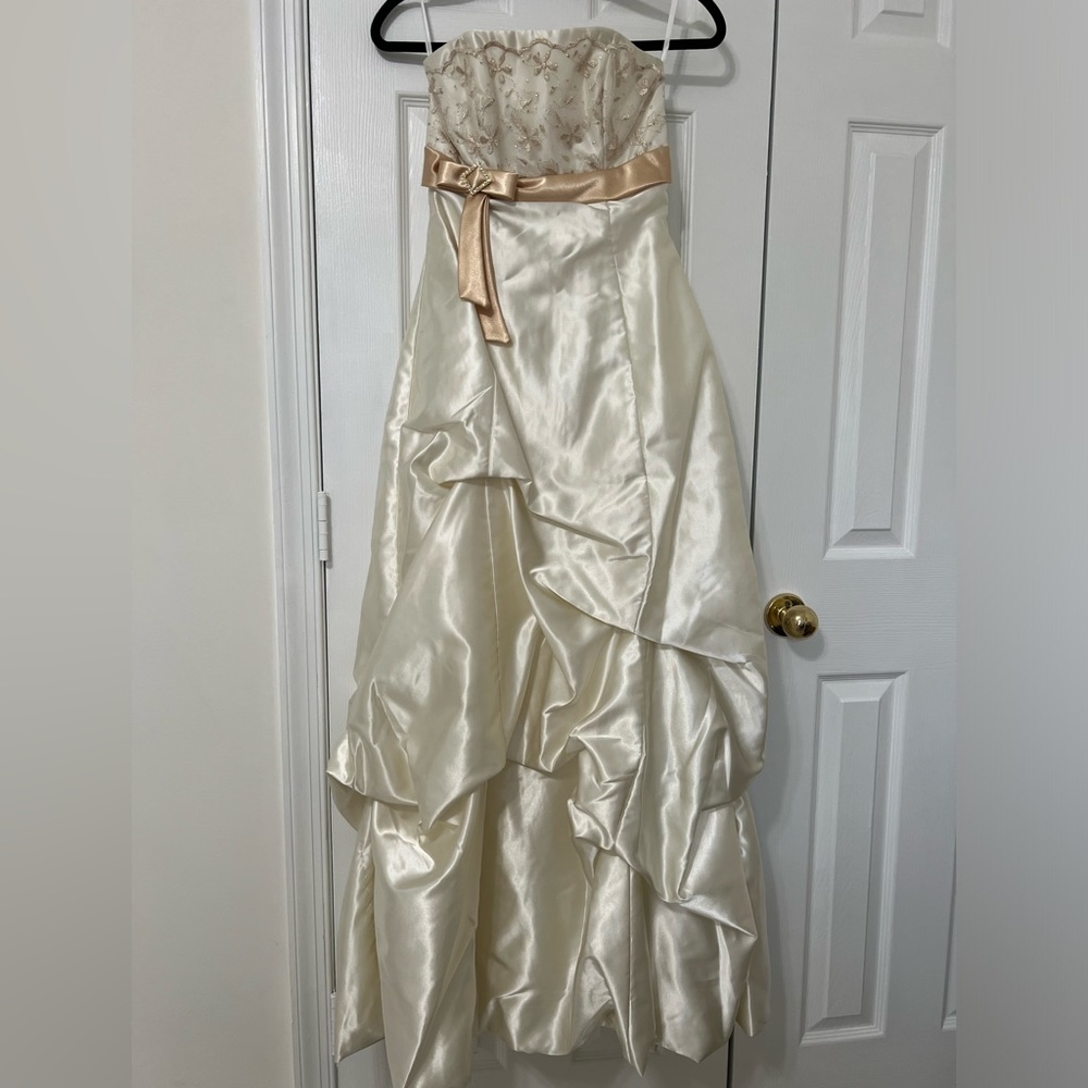 Jessica McClintock Ivory/Cream Prom Dress